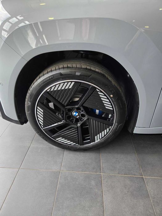 Оригинални гуми с джанти от BMW Neue Klasse 255-40-21
