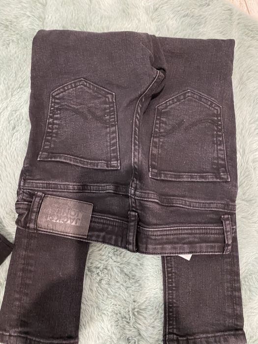 Pantaloni de blugi