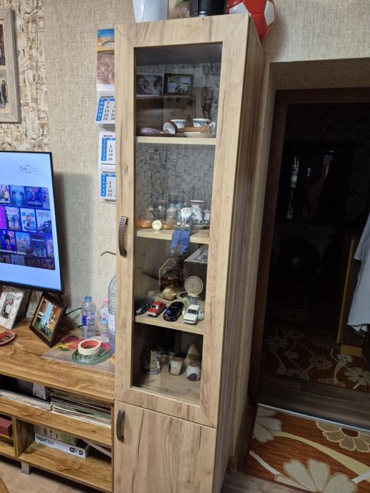 Дълъг шкаф, шкаф с две врати, витрина