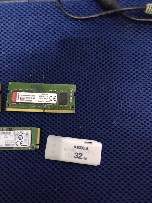Rami ddr4 ,8gb buc ,SSD m2 512 gb si un stick 32 gb