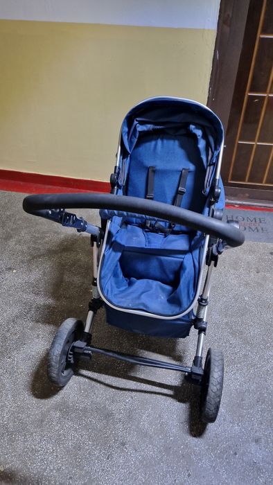 Cărucior bebeluși format din landou + scoică