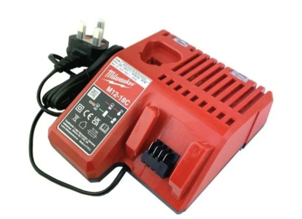 Продавам винтоверт Milwaukee M18 Blid 2, батерия 5 Mah зарядно и куфар