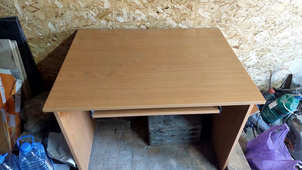 Стол компьютерный продам