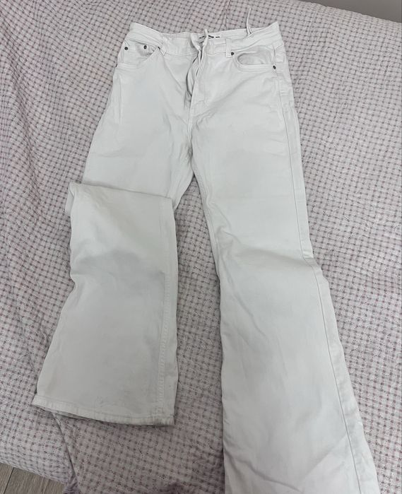 Pull bear белые джинсы Клеш