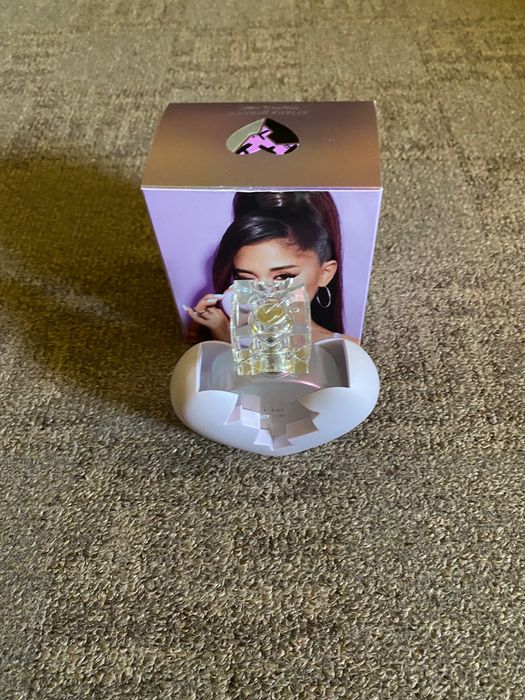 Vând parfum Ariana Grande Thank u Next 2.0 nou nouț