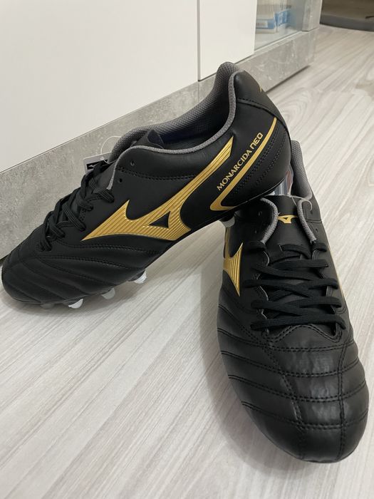 Бутонки Mizuno черни