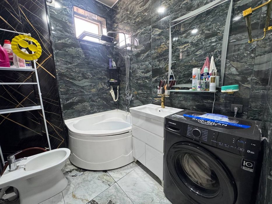 Срошни сотилади 5 хона 5 етажлик дом 4 этажида кредити йук