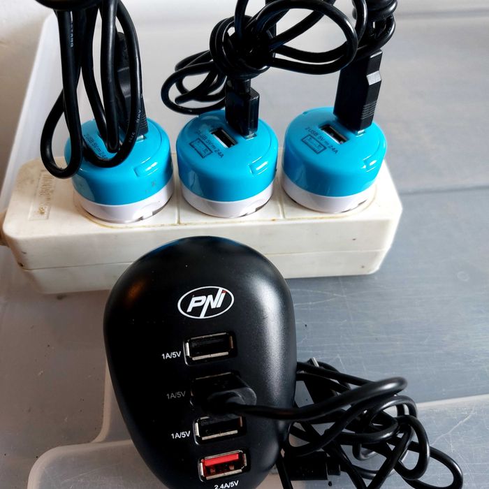 Încărcătoare 220--5v --1...2,4.Amperi PNI