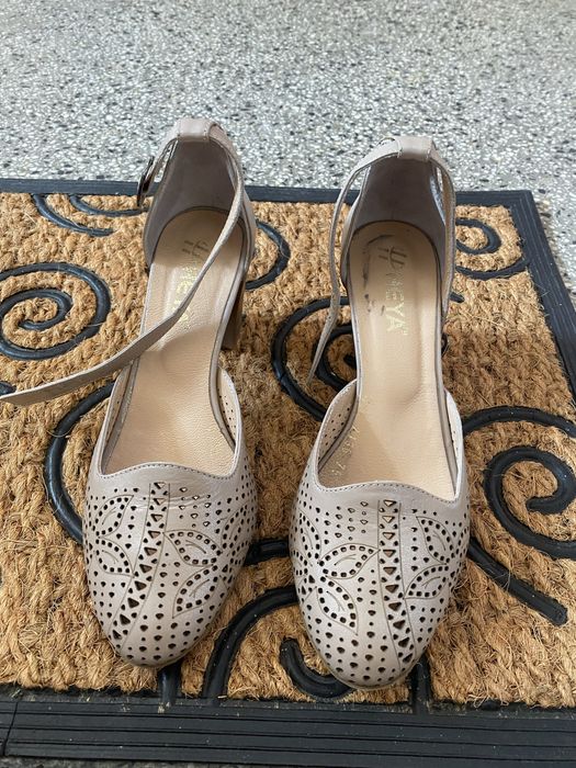 Прекрасни сандали от естествена кожа