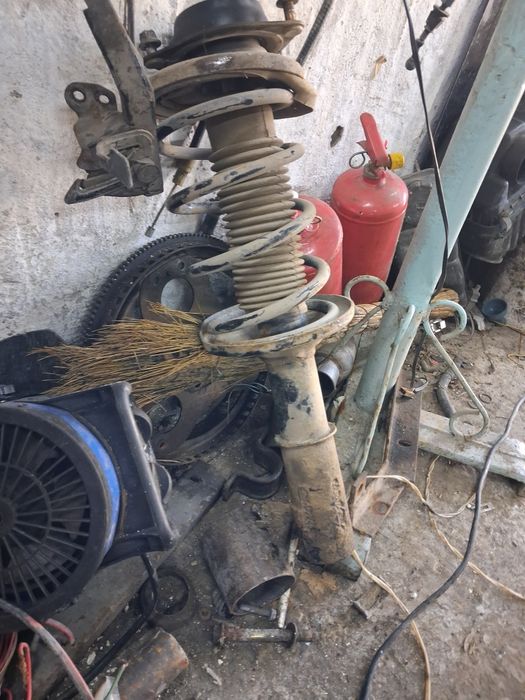 Мазда 323 на разбор