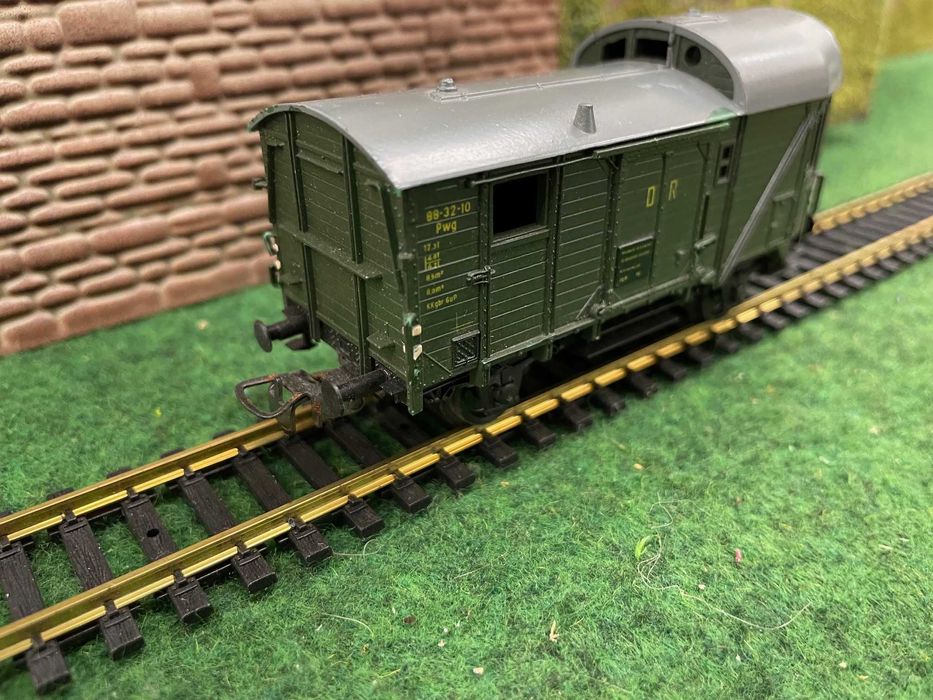 Вагон пътнически поща 2-осен Пико HO 1:87 влак ЖП модел