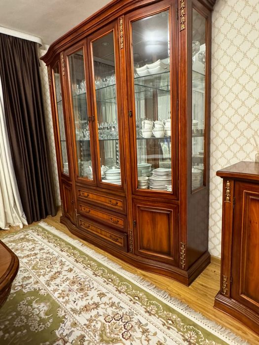 Стенка; Стол со стульями