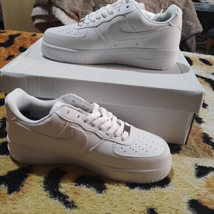 Vând Nike Air force 1s