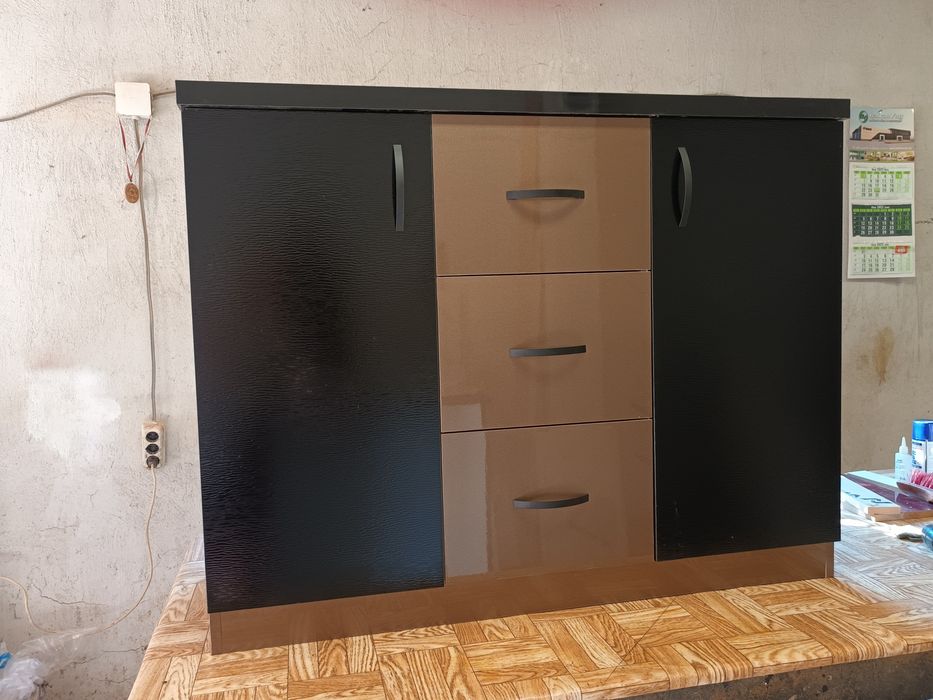 Продавам скрин МДФ гланц