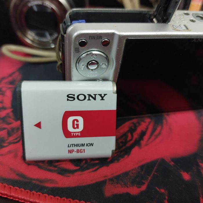 Vând doua aparate foto/video Fujifilm si Sony