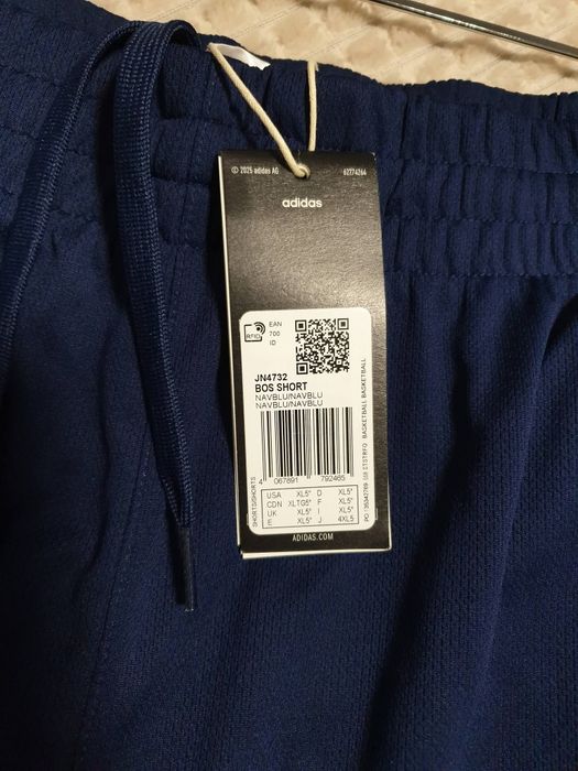 Нови със етикет.  Мъжки оригинални къси панталонки.  Adidas