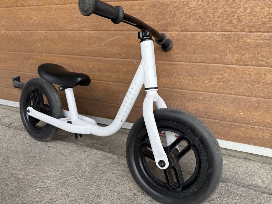 Bicicleta de echilibru si casca Decathlon