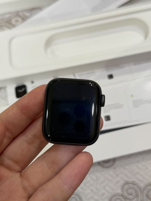 Продам apple watch SE