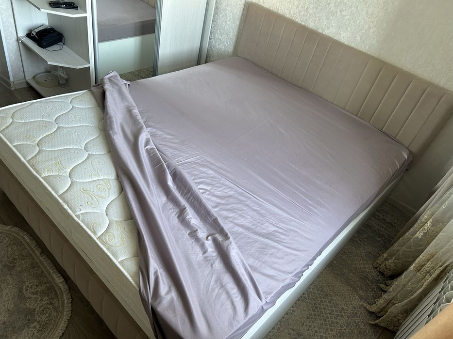 Продам двухспальную кровать