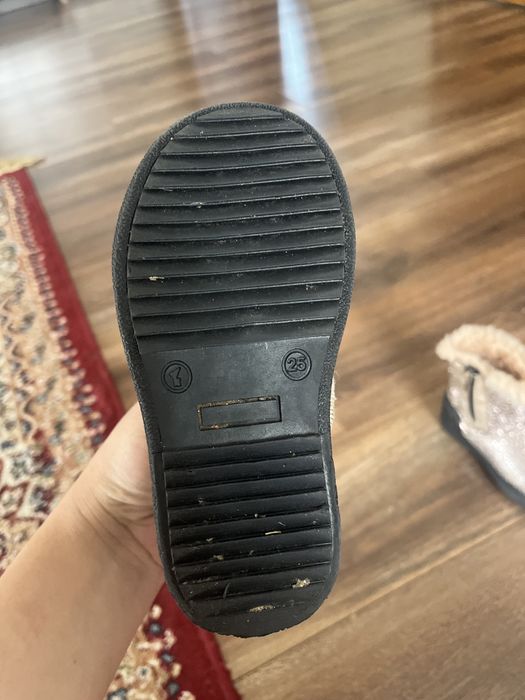 Продам зимние сапоги угги