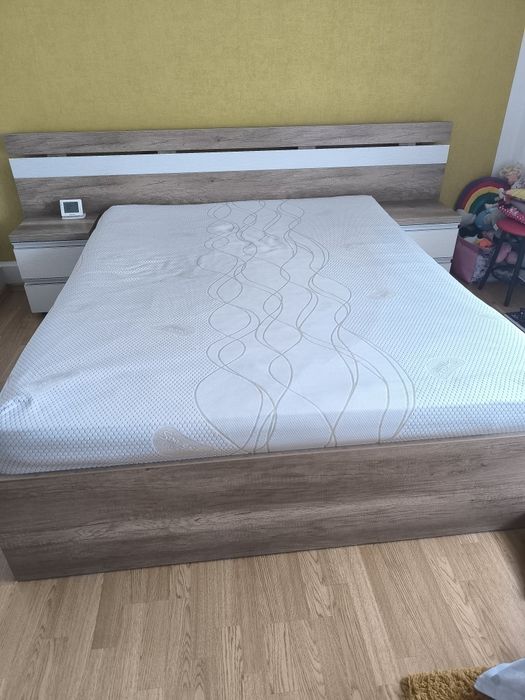 Vând pat 160/200cm plus 2noptiere