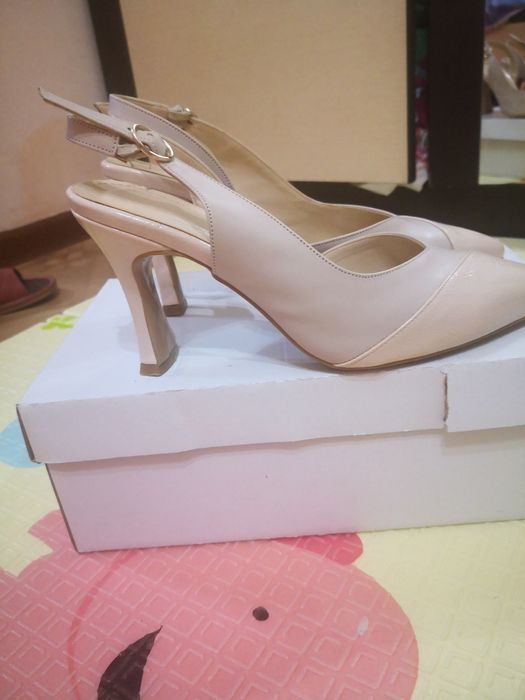 Продам босоножки