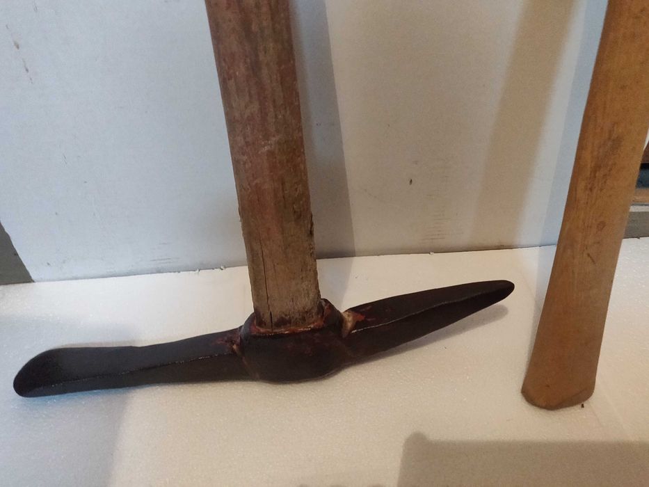 Săpa  lopată, târnăcop, furcă,foarfece crengi