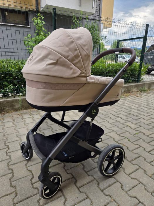 Здравейте продавам много малко ползвана бебешка количка.