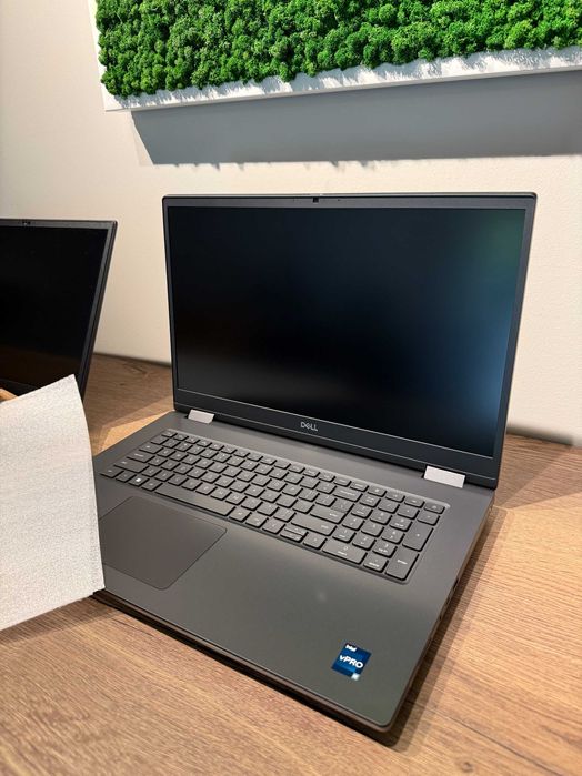 Laptop Dell Precision 7780 17.3" i9-13950HX 64GB Ram RTX 5000 16GB 2TB