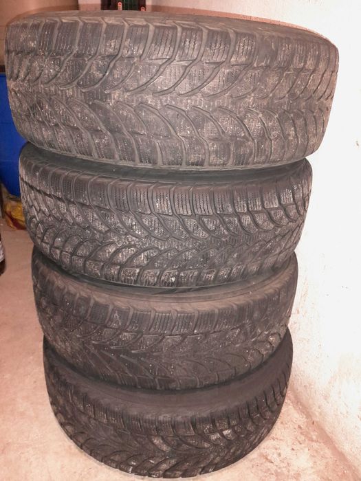Vand 4 anvelope BRIDGESTONE 205 60 r16 de iarna