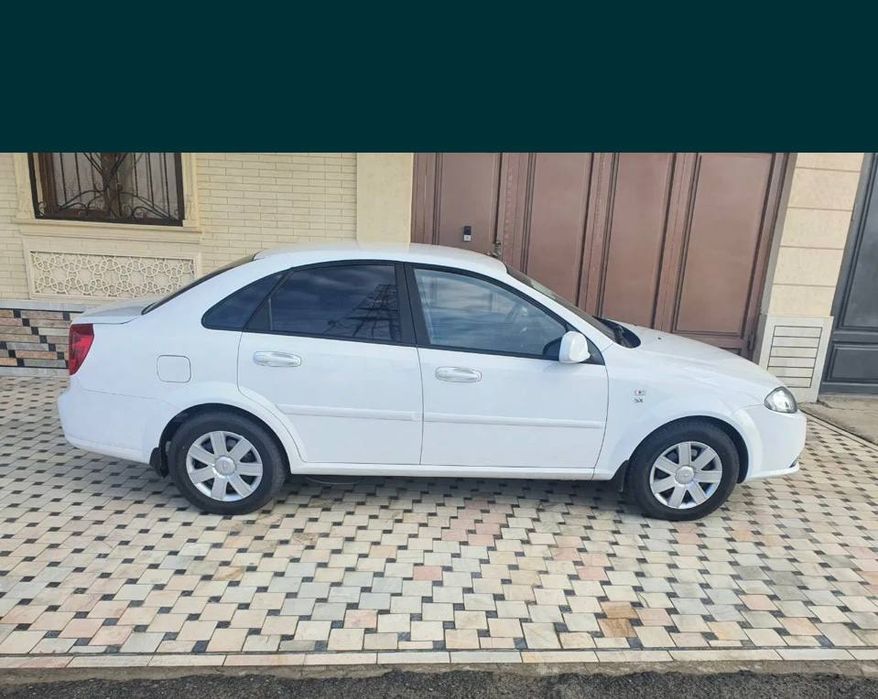 Chevrolet lacetti 2 сотилади. Завод метан, обогрев, механика. 2024 йил