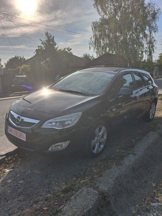 Opel Astra J 2011