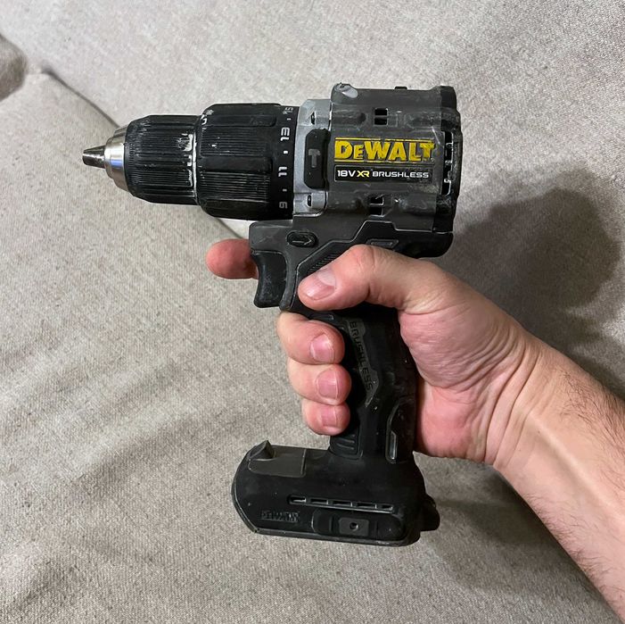 Masina gaurit insurubat DeWalt DCD100 XR 18V brushless doar corp black