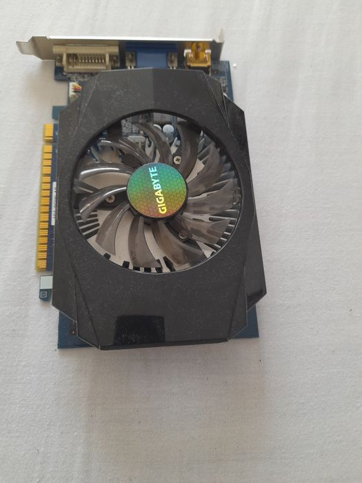 Placă grafică 2GB