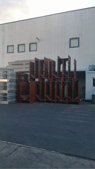 Ново фасадно скеле произведено в италия със сертификат и паспорт