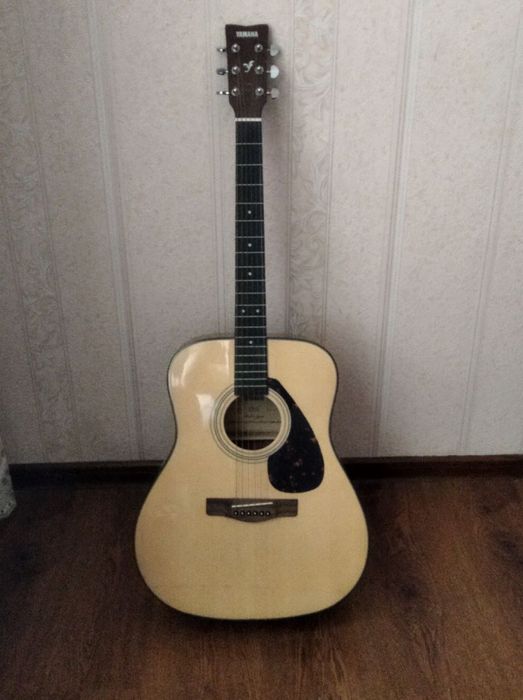 Gitara akustika Yamaha