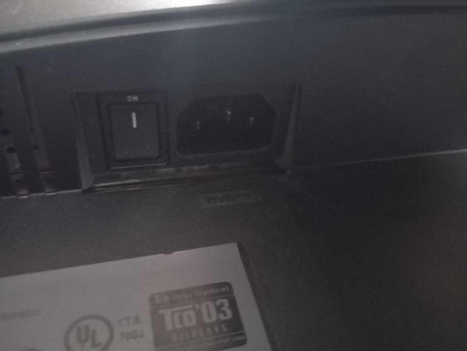 Монитор Samsung 22 диагональ