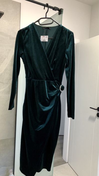 Rochie  Mohito,midi, din catifea, marimea xs.