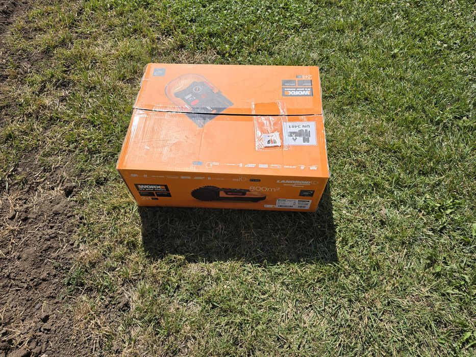 Комплект косачка робот Worx Landroid WR148E 800м2 с гараж WA0194