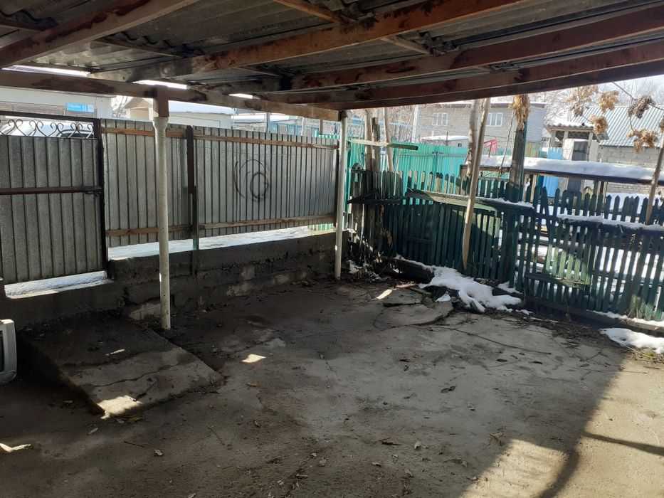 Уй Сатылады 1/2 часть барак емес