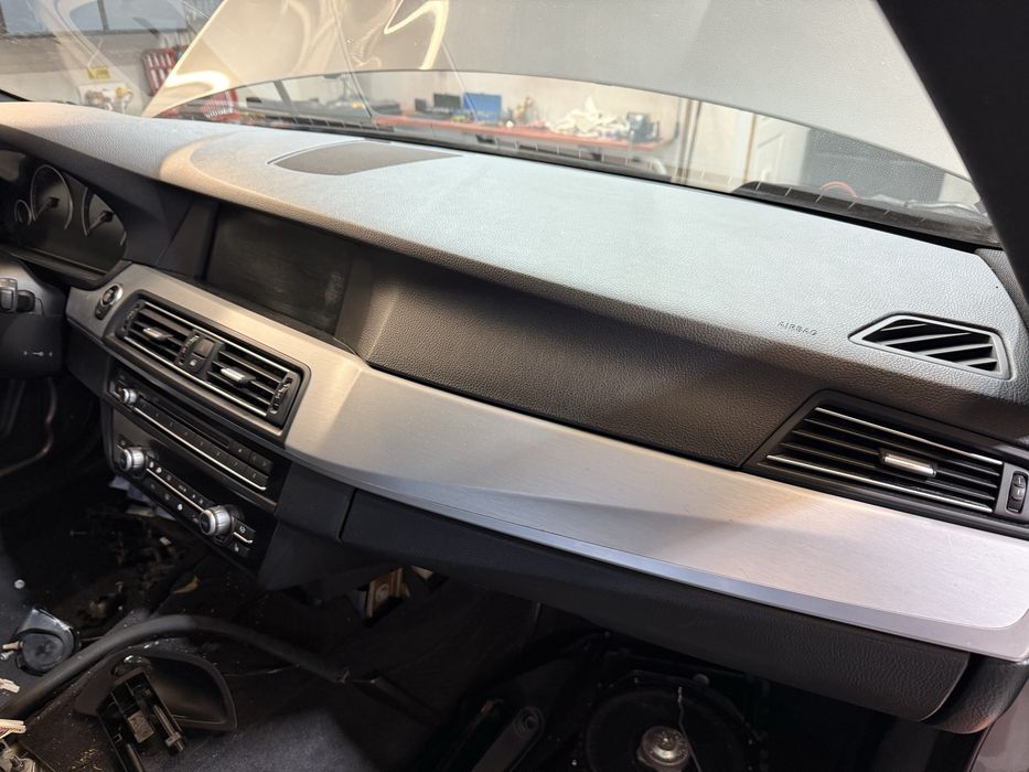 Plansa bord Head Up BMW seria 5 f10 f11 neagra/Oyster