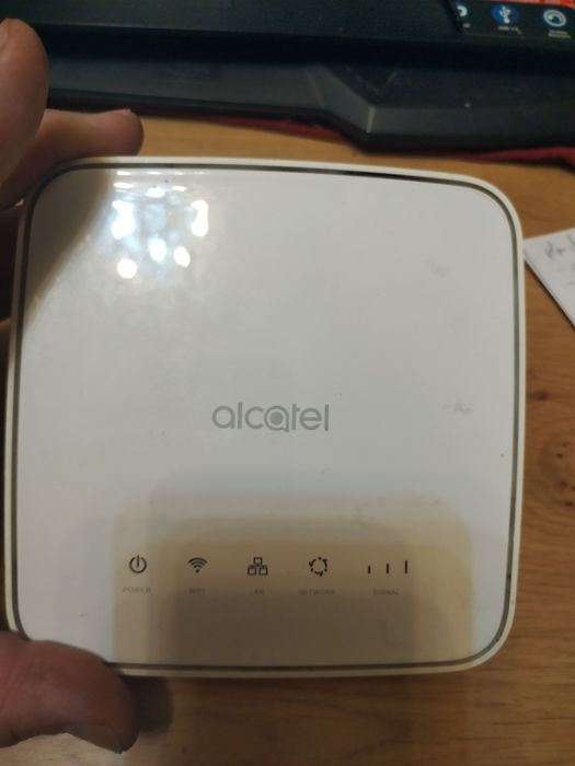 Router wireless cu cartela SIM GSM alcatel HH40V