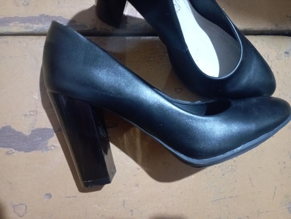 продам туфли на каблуках и лора пиана