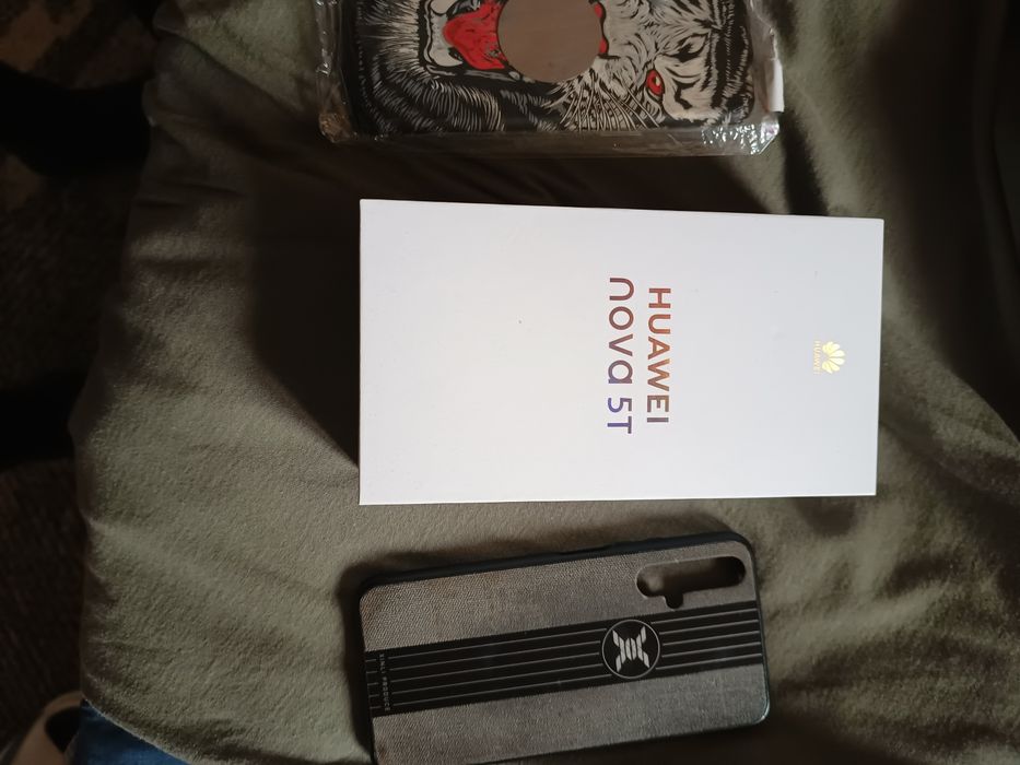 Продавам Huawei Nova 5 T