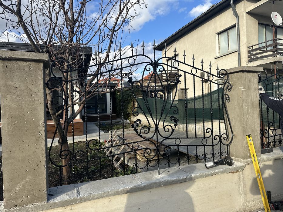 Пройзводство на ковани порти,огради,парапети и метални конструкций
