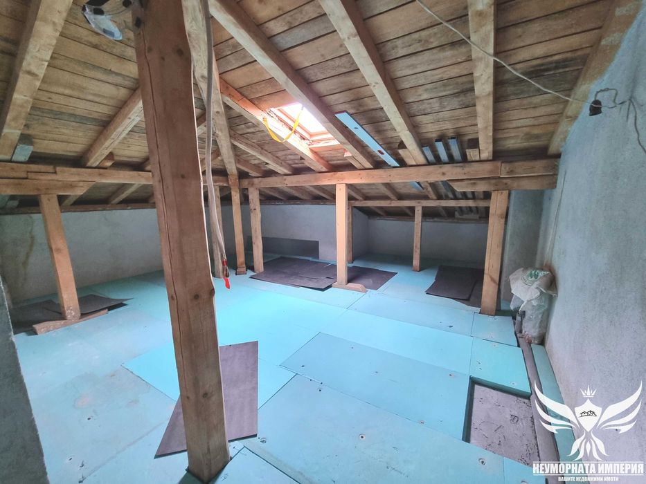 Продавам къща с РЗП 430кв. с двор 835кв. в гр. Пловдив, кв. Беломорски