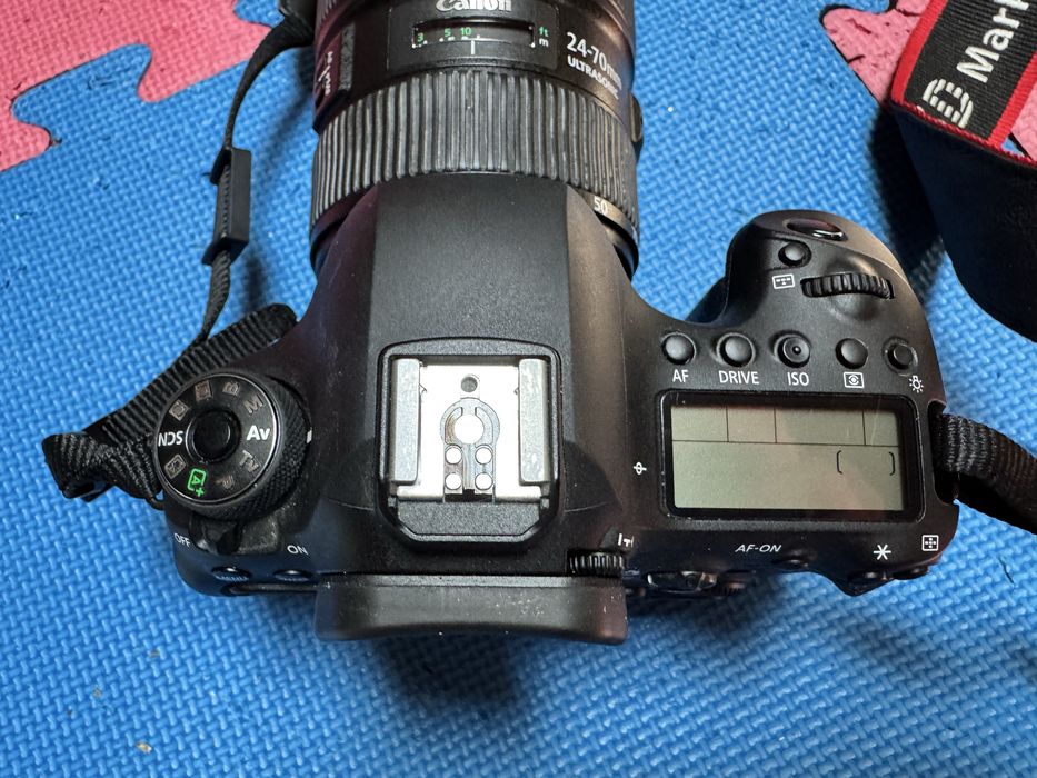 Aparat foto Canon 6D Mark II + blitz  (oferta)