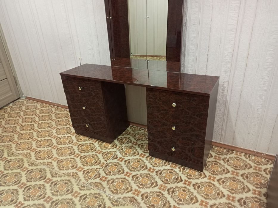 Продам спальный гарнитур