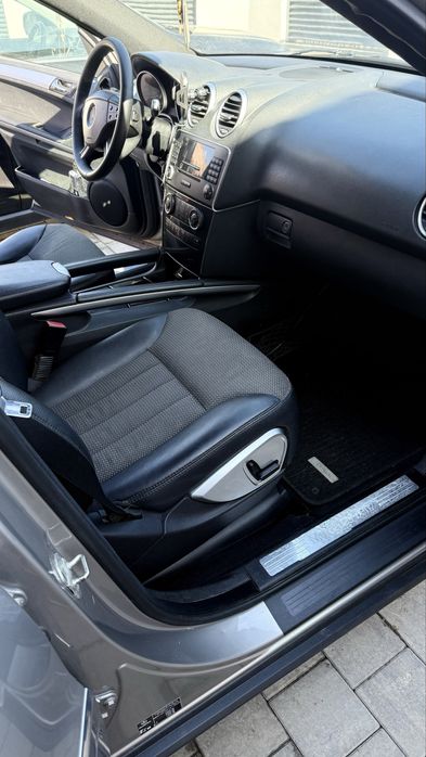 Mercedez ml 320 (AUTOUTILITARĂ)