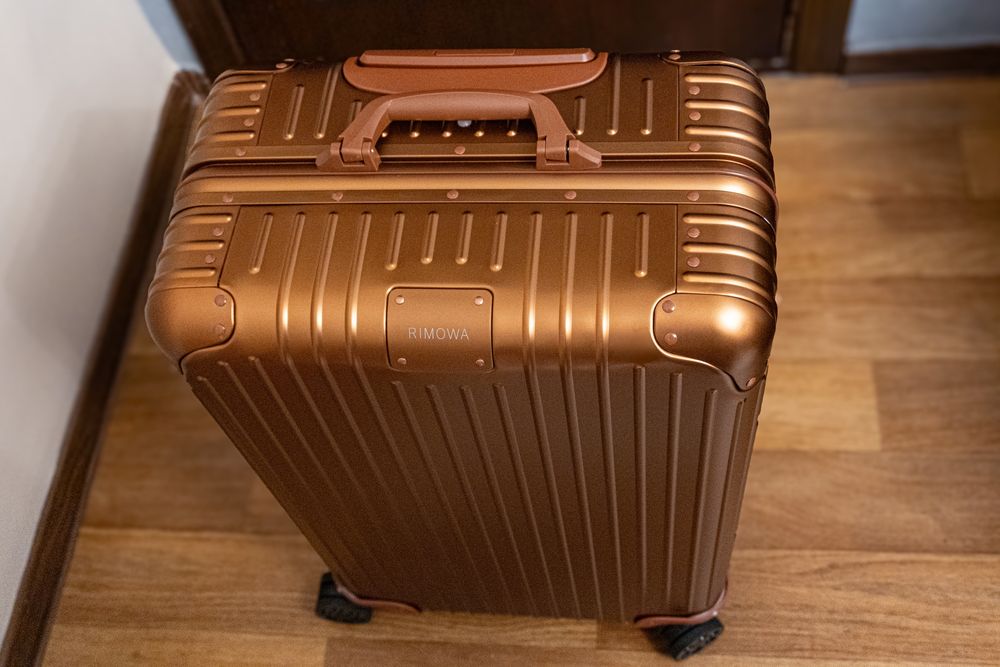 RIMOWA Bronze Collection — лимитированный чемодан (Check-In M)